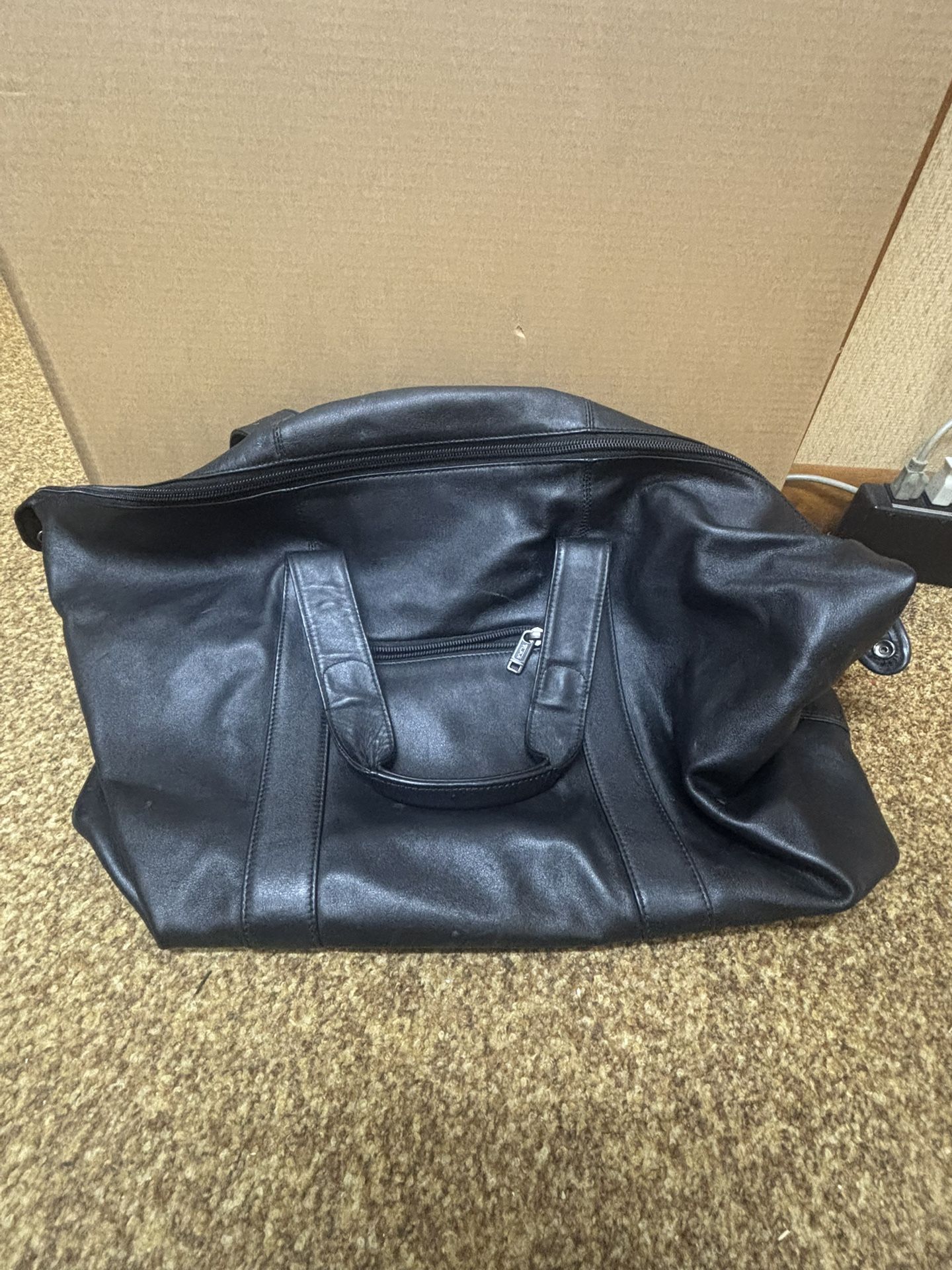 TUMI 92149 D4 Black Leather Duffel Gym Bag