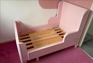 Twin bed pink