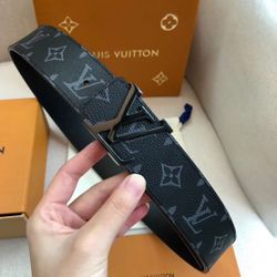 LV Men’s Leather Belt 