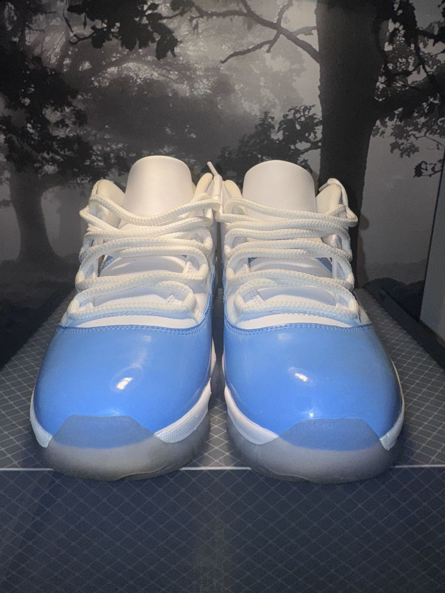 Air Jordan Retro 11 Low White/University blue Size 9.5