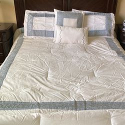 Queen Seize Bedspread 