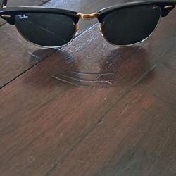 RAY BAN Sun Glasses. Unisex