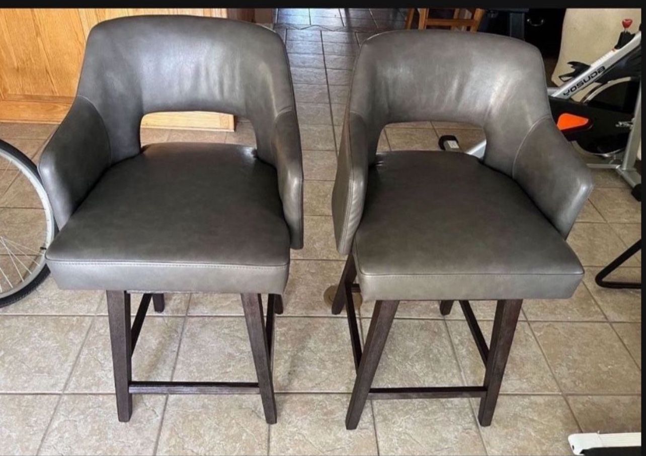 Swivel bar counter stools