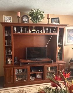 Entertainment center