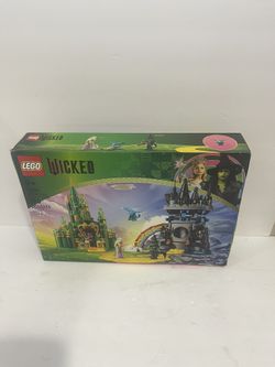 LEGO Wicked Emerald City & Kiamo Ko Castle 75689 Building Toy Set New 75689
