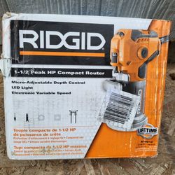 Ridgid 5.5 Amp Compact Fixed-Base Corded Router