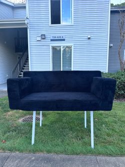 FREE BONELESS COUCH