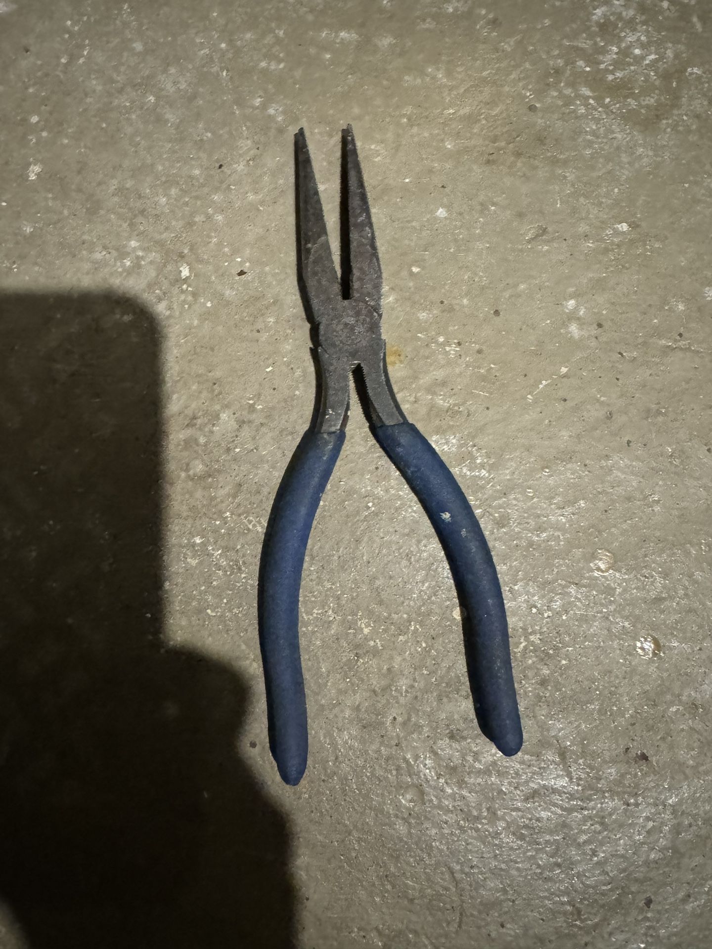 NEEDLE NOSE PLIERS 8”