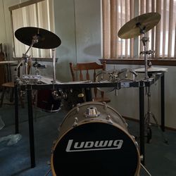 Pearl Drum set Rack And Drums 