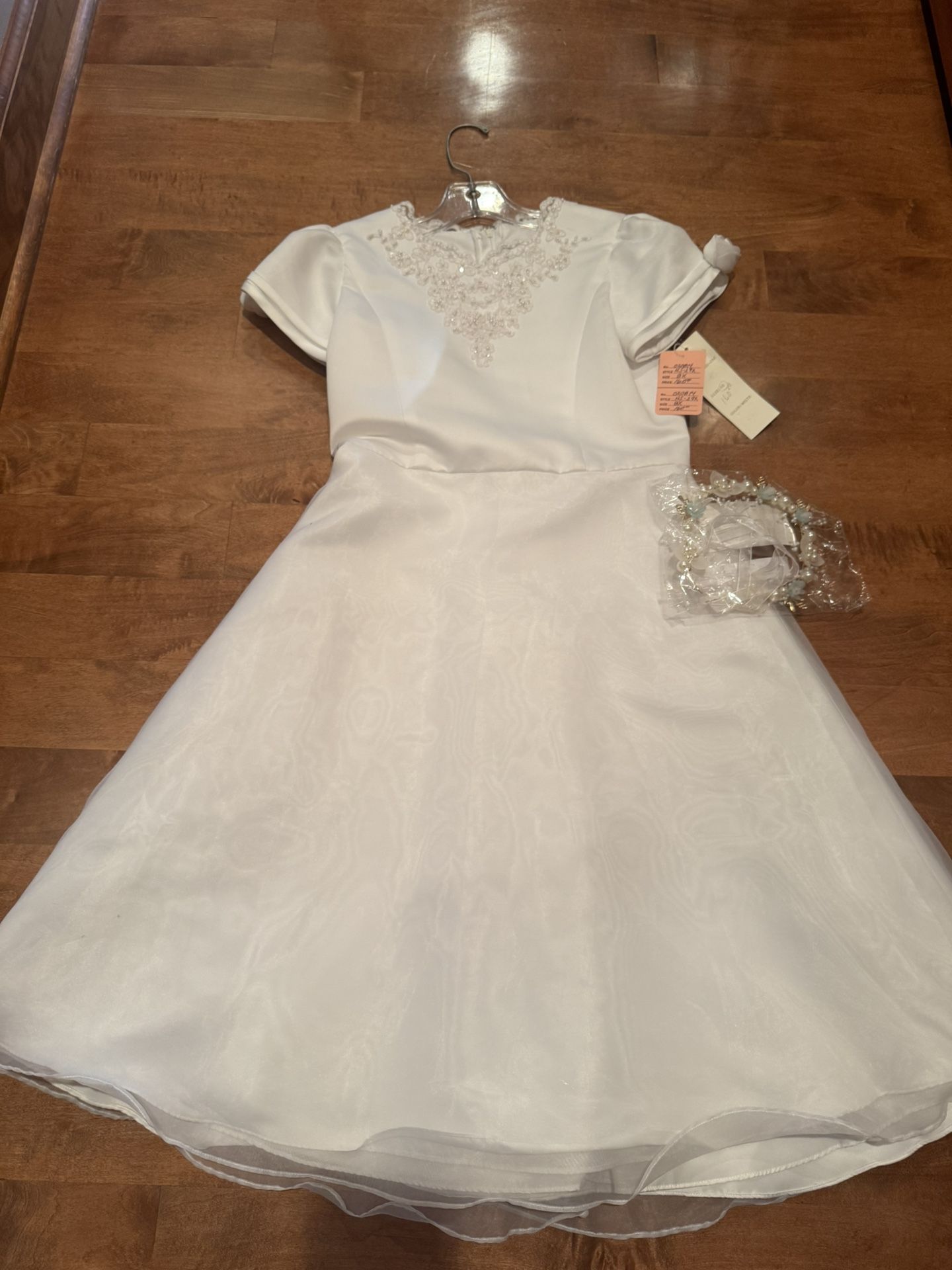 Girls Brand New First Communion/ Flower Girl Dress Shipping Available