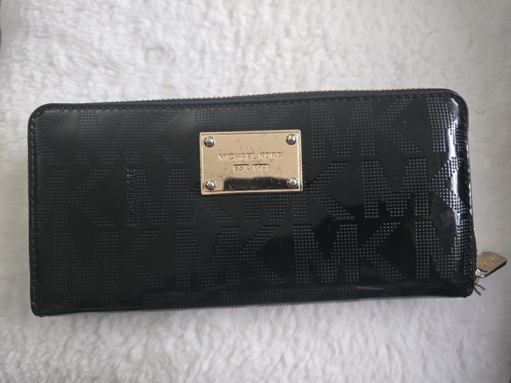 Michael Kors Zip-Around Wallet