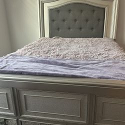 Queen Bedroom Set