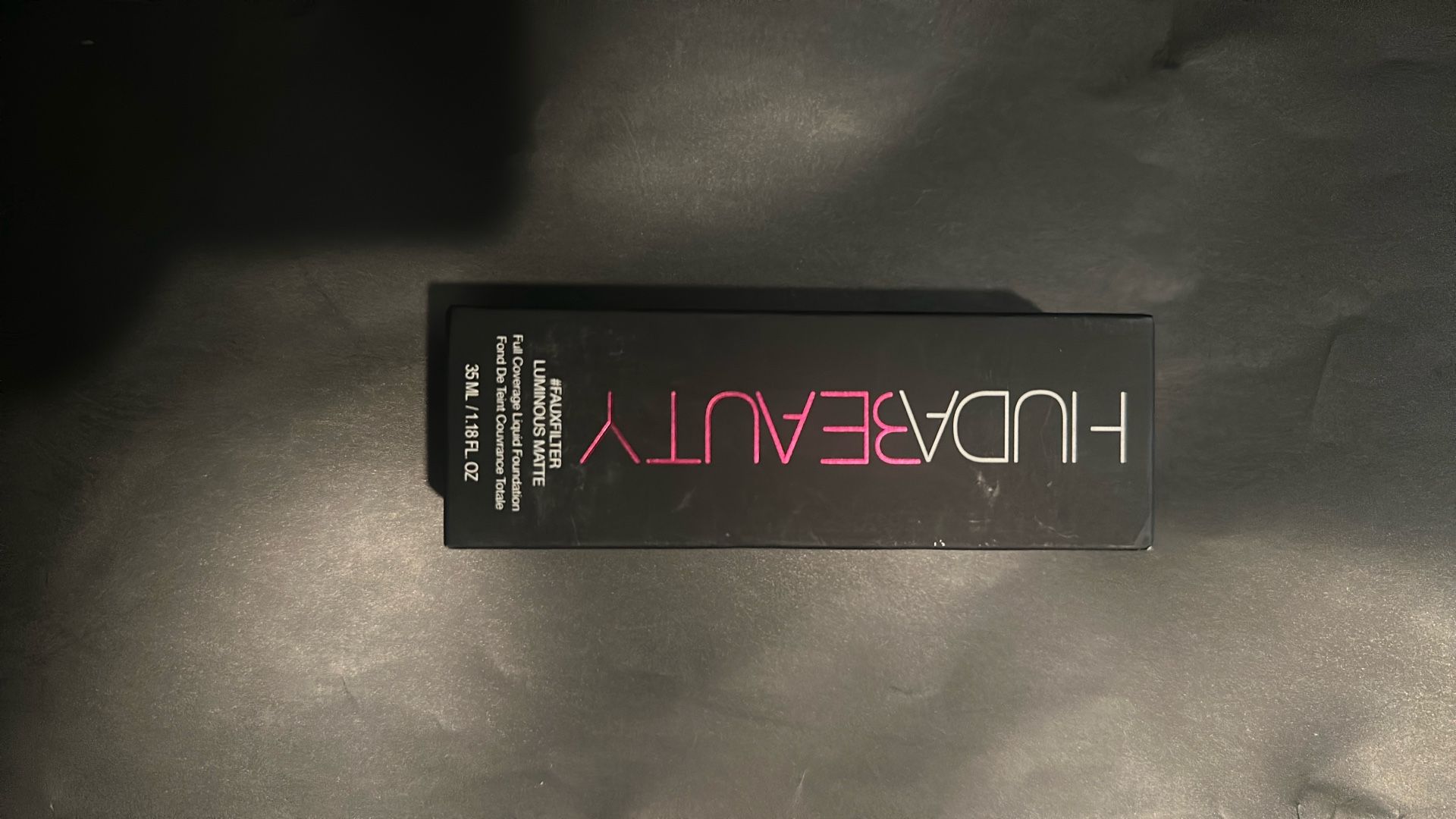 HUDA BEAUTY - Liquid Foundation