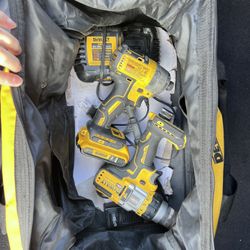Dewalt 2 hammer drills and 2 impact drill（one 2amp drill battery coverd