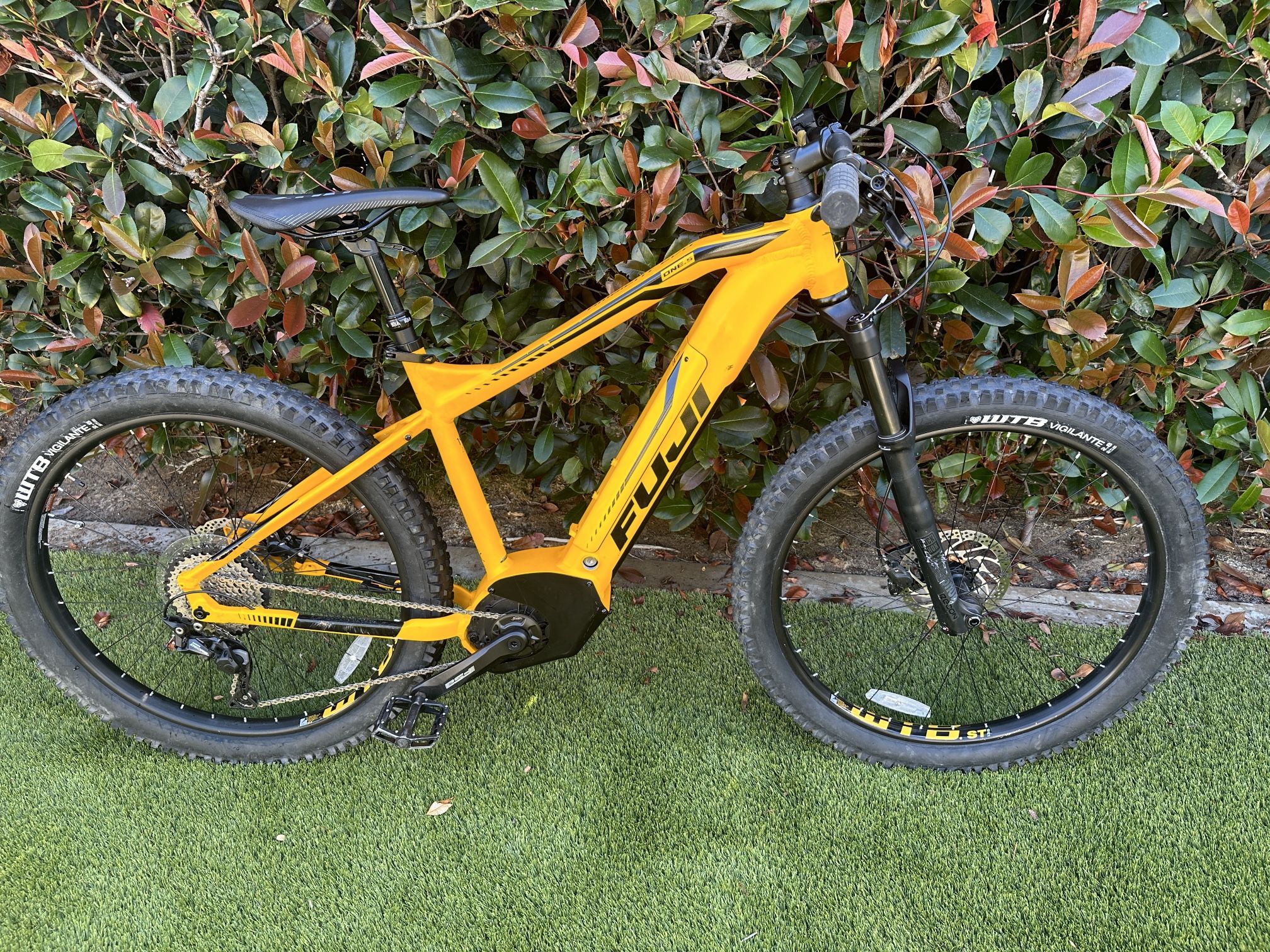 2020 Fuji Ambient Evo Electronic Mountain Bike (excellent condition)