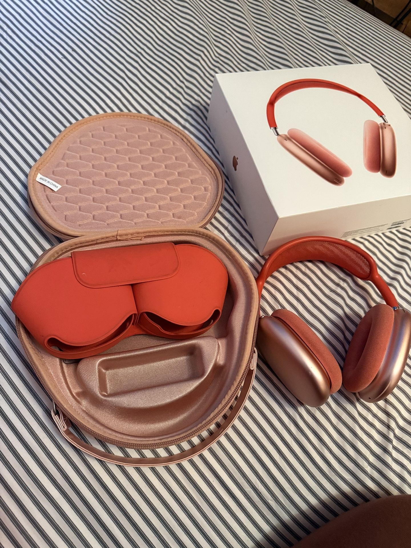 Vengo Apple AirsPods Con Su USB