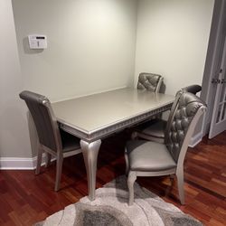Silver Dinning Table With Extention