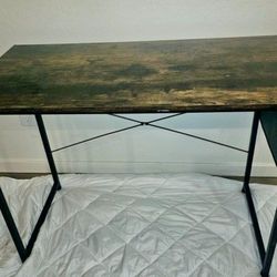 Desk / Table
