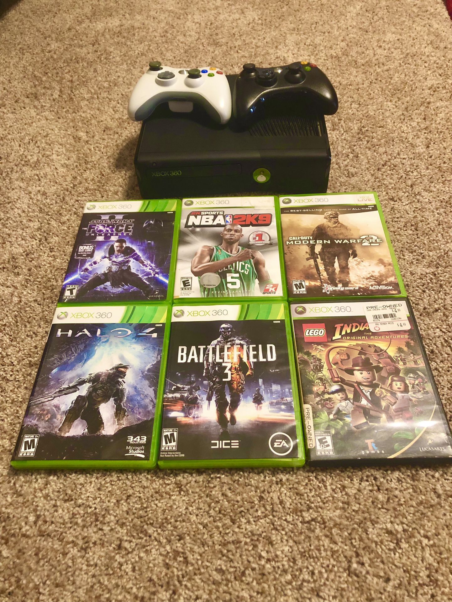 Xbox 360 + 6 Games / 2 Controllers