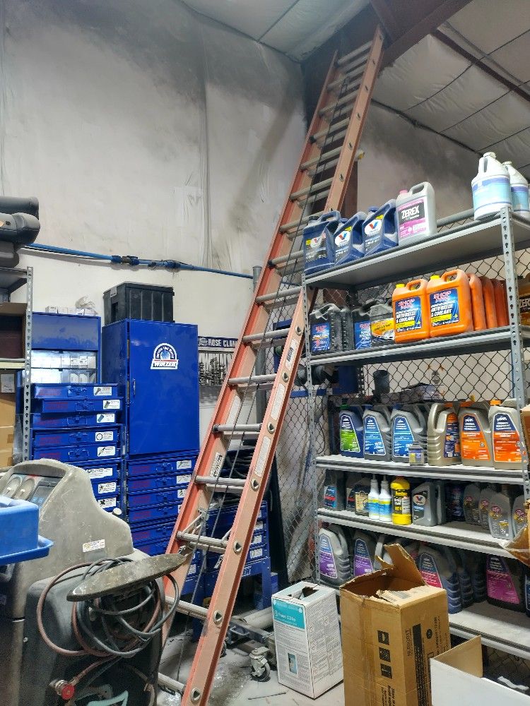 Werner 32 Ft Fiberglass Ladder