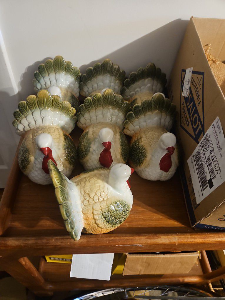 Set Of 7 Ceramic Turkey Place Holders For Plates