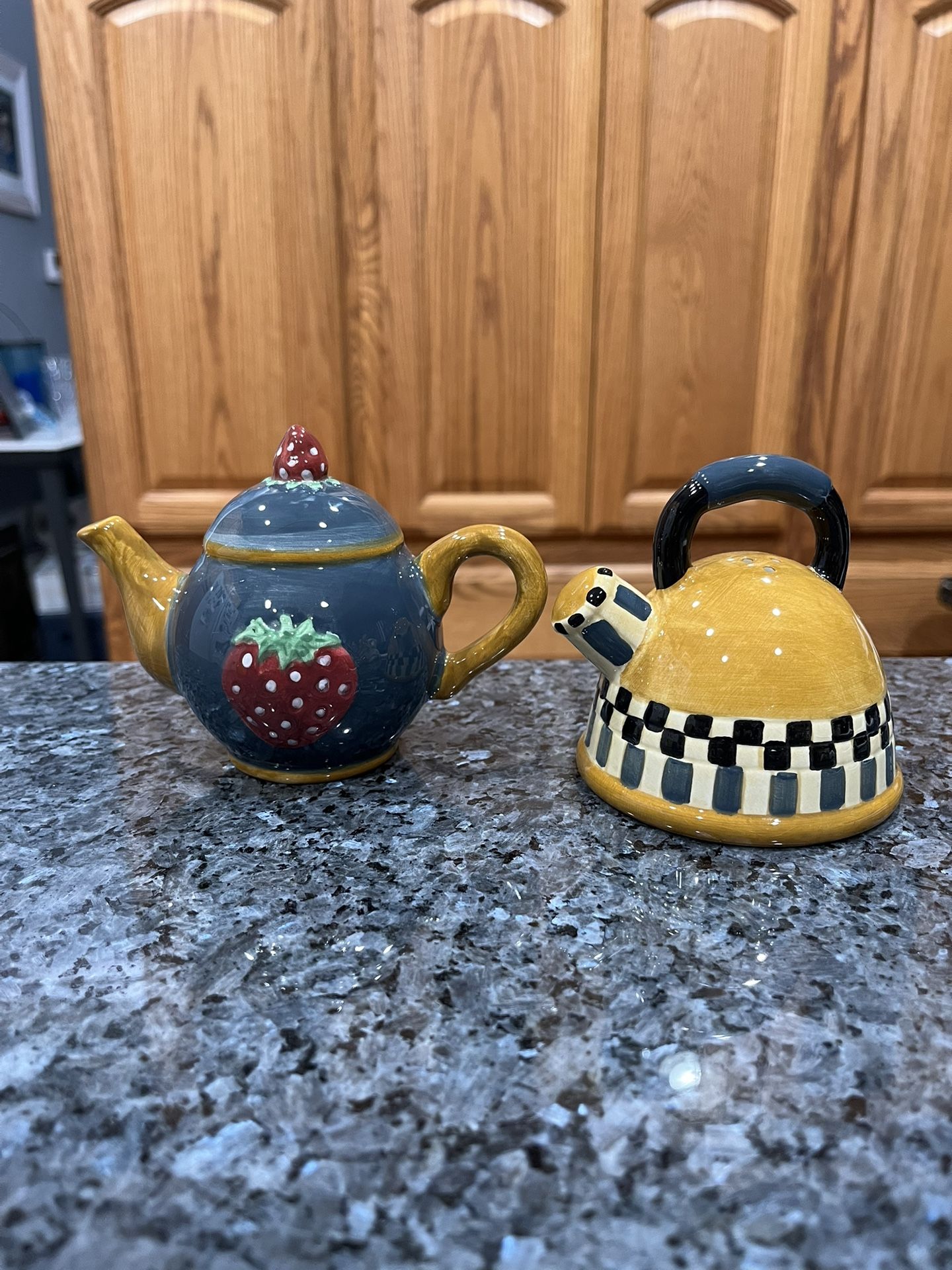 Ceramic Hand-Painted Teapot & Kettle Pair of Salt and Pepper shakers. Size approximately 4 inches. Brand Sakura. Brand new never used.