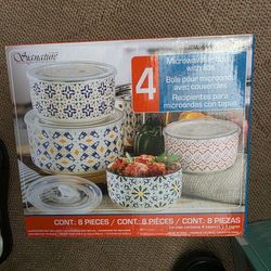 New! Microwavable 4 PC Bowl W Lids