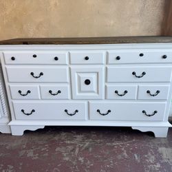 Stunning 10 Drawer Dresser