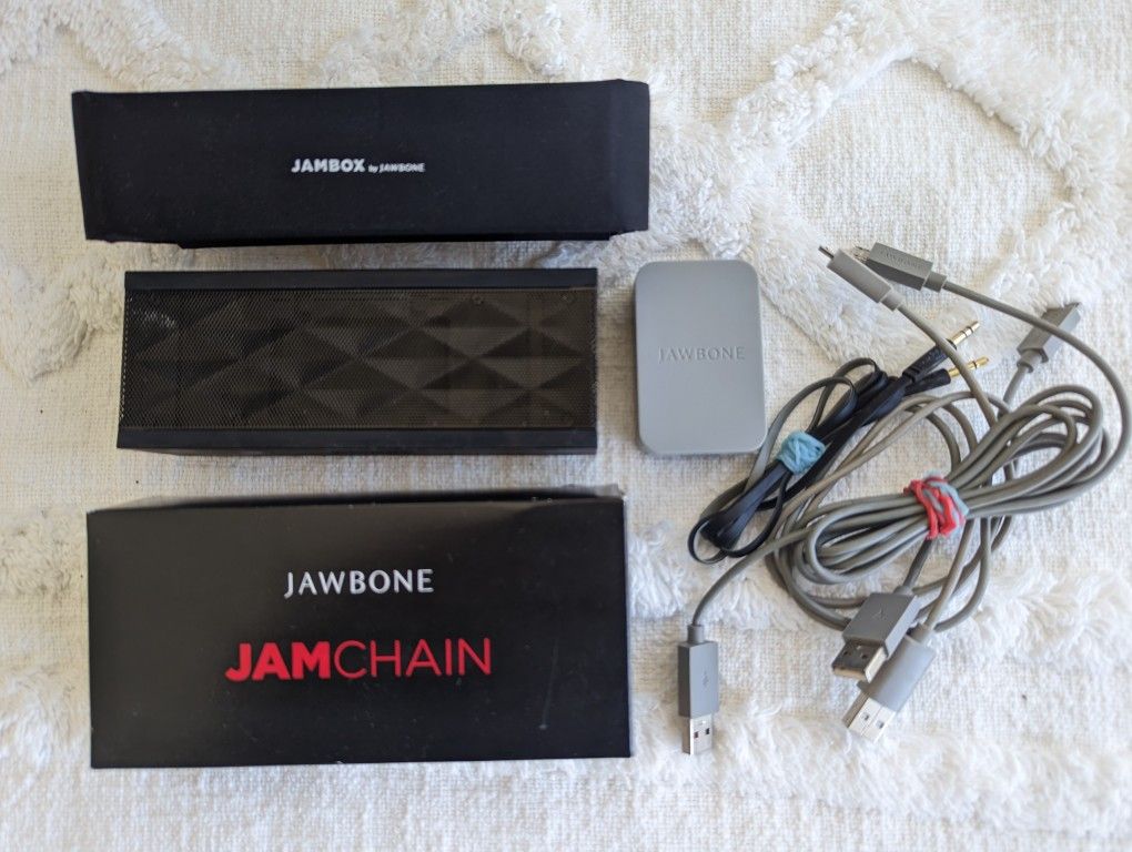 Jawbone Jambox Mini V3J-JBE Portable Bluetooth Speaker and Accessories