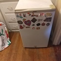 Mini Fridge 