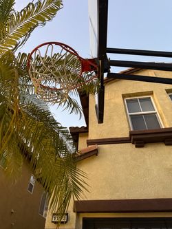 Basketball hoop