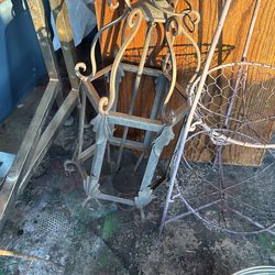 Beautiful Antique Iron 22 “ hanging Yard Art $15 