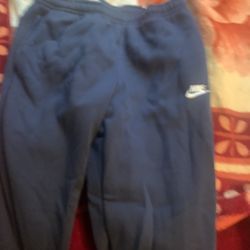 Nike Standard Fit Straight Leg Regular Length Medium Mens Sweatpants.