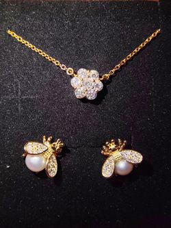 ✨ NWT 7ct Moissanite Flower Pendant & Pearl Bee Earrings Gift Set ✨
