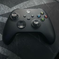 Xbox Core Wireless Gaming Controller + USB-C® Cable – Carbon Black Series X|S, One, Windows PC, Android, and iOS 