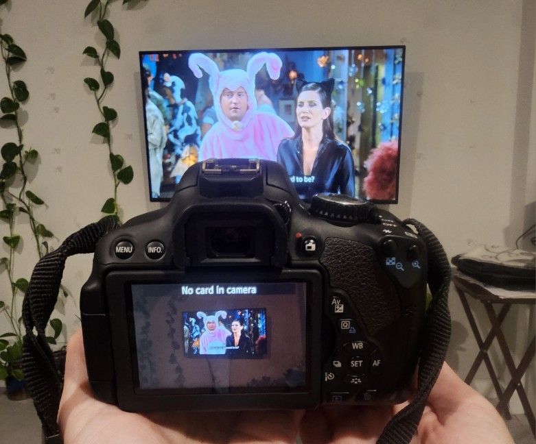 CANON DS126371 With EFS 18-135 mm LENS