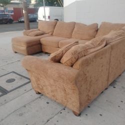 Beautiful Sectional Couch Set 