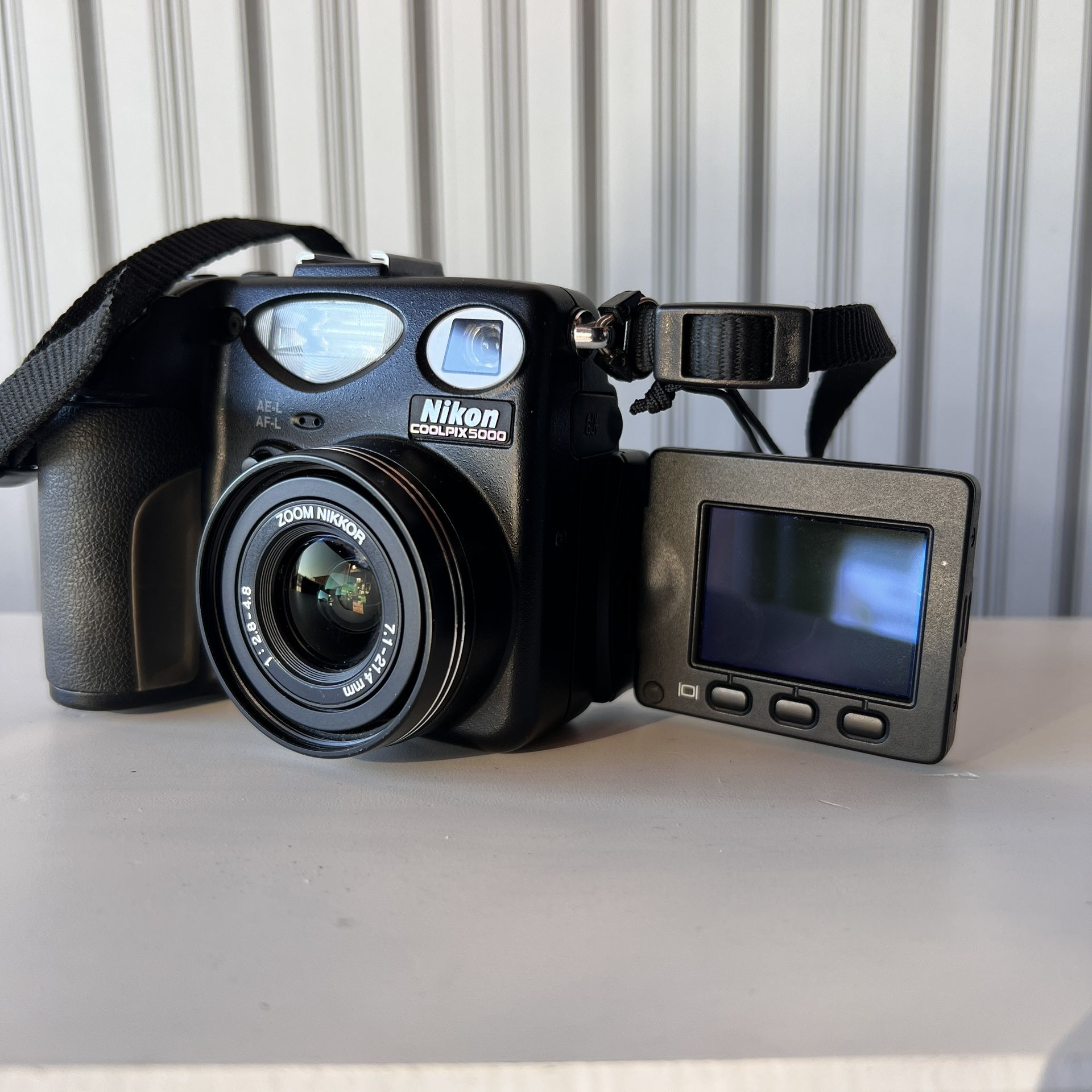 Nikon COOLPIX 5000 Digital Camera