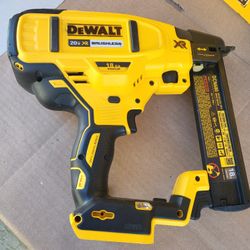 Dewalt 20V MAX XR Lithium-Ion Cordless 18-Gauge Narrow Crown Stapler (Tool Only