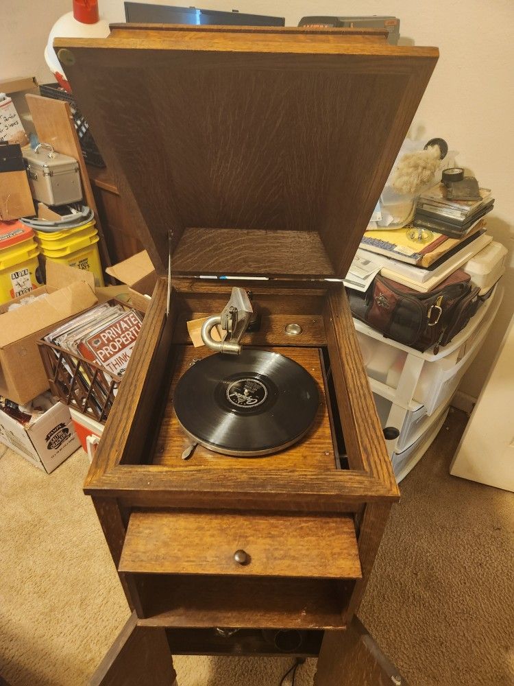 1904 VICTOR VICTROLA