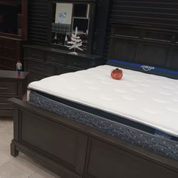 *Holiday Sale Event!!!*---Mature Lindex Queen Bedroom Sets---From $899!!!---Delivery And Financing✌️
