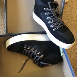 Ladies Sport Shoe Size 8.5