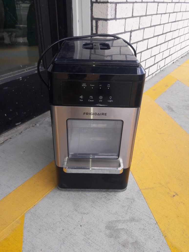 ** FRIGIDAIRE COUNTERTOP ICE MAKER MACHINE** $150