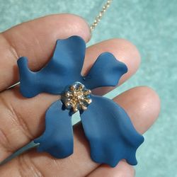 Flower Pendant Necklace 