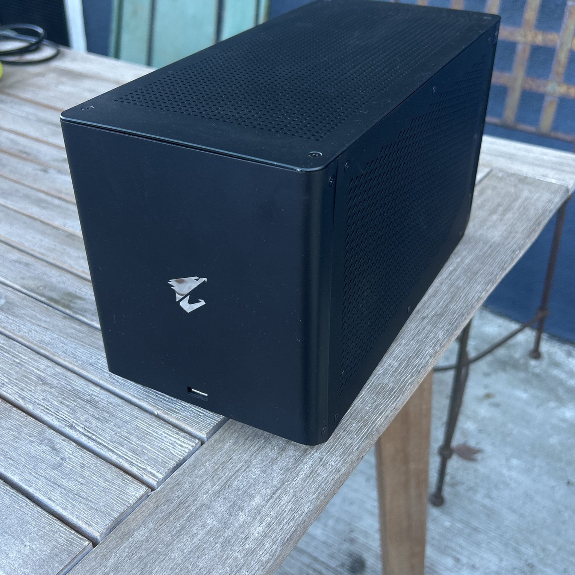 Gigabyte AORUS RTX 3080 Gaming Box 10GB Water-Cooled External Graphics ...