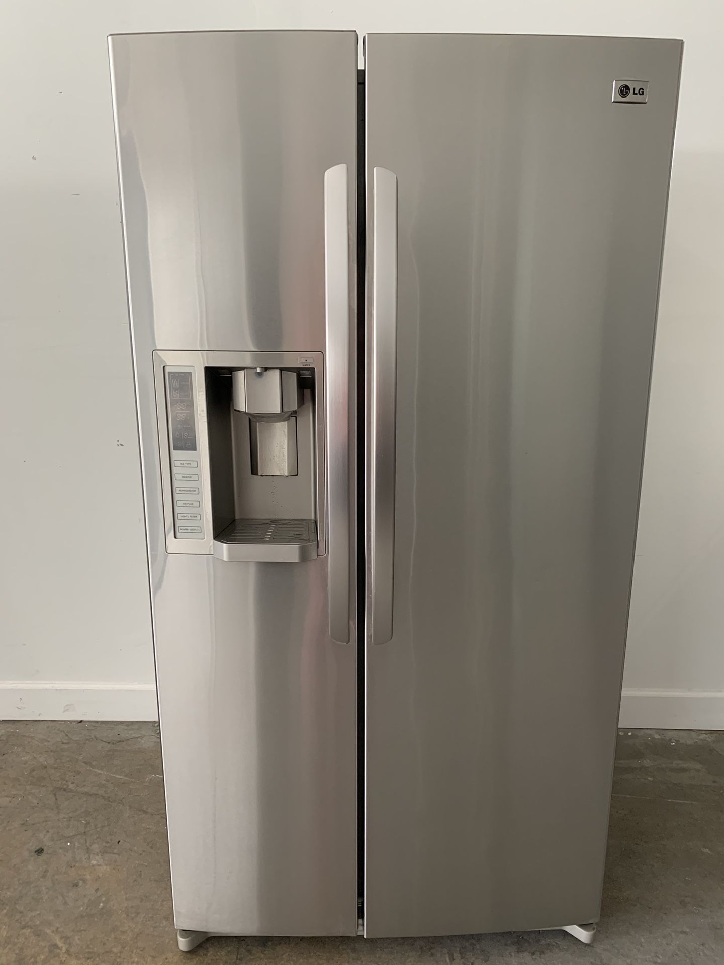 36” LG Refrigerator Refrigerador Nevera fridge stainless steel side by side. excellent condition.. Warranty. Service Deliver