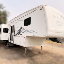 2005 Keystone Montana 