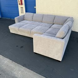 MAY SALE – Thomasville Caler Convertible Sleeper Sectional w/ Storage 