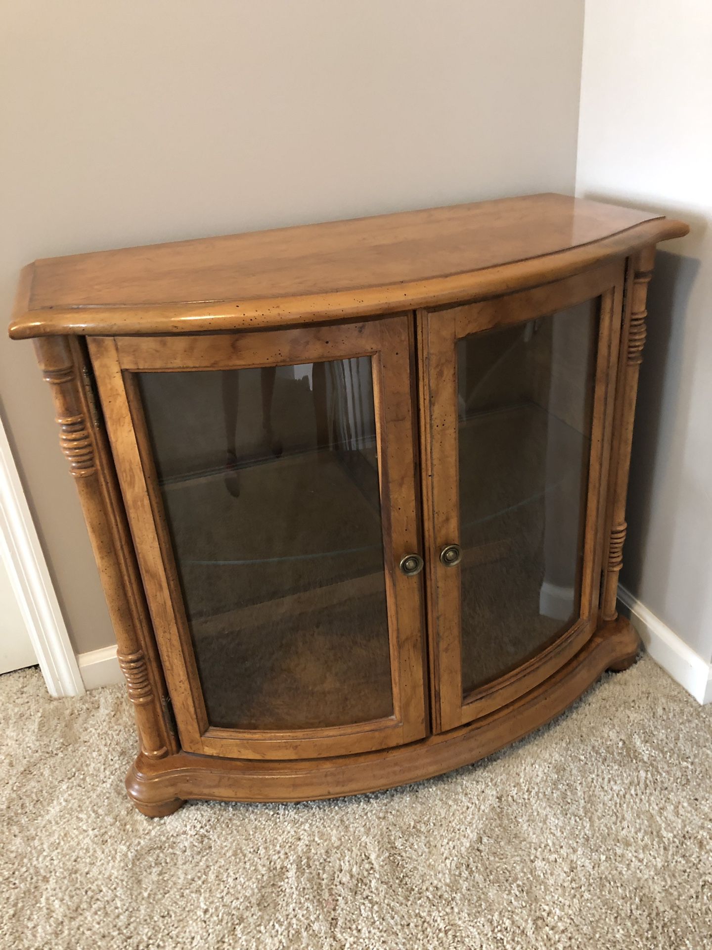 Excellent condition Solid wood cabinet $35