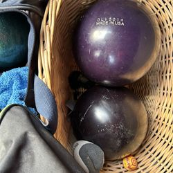  BOWLING BALLS